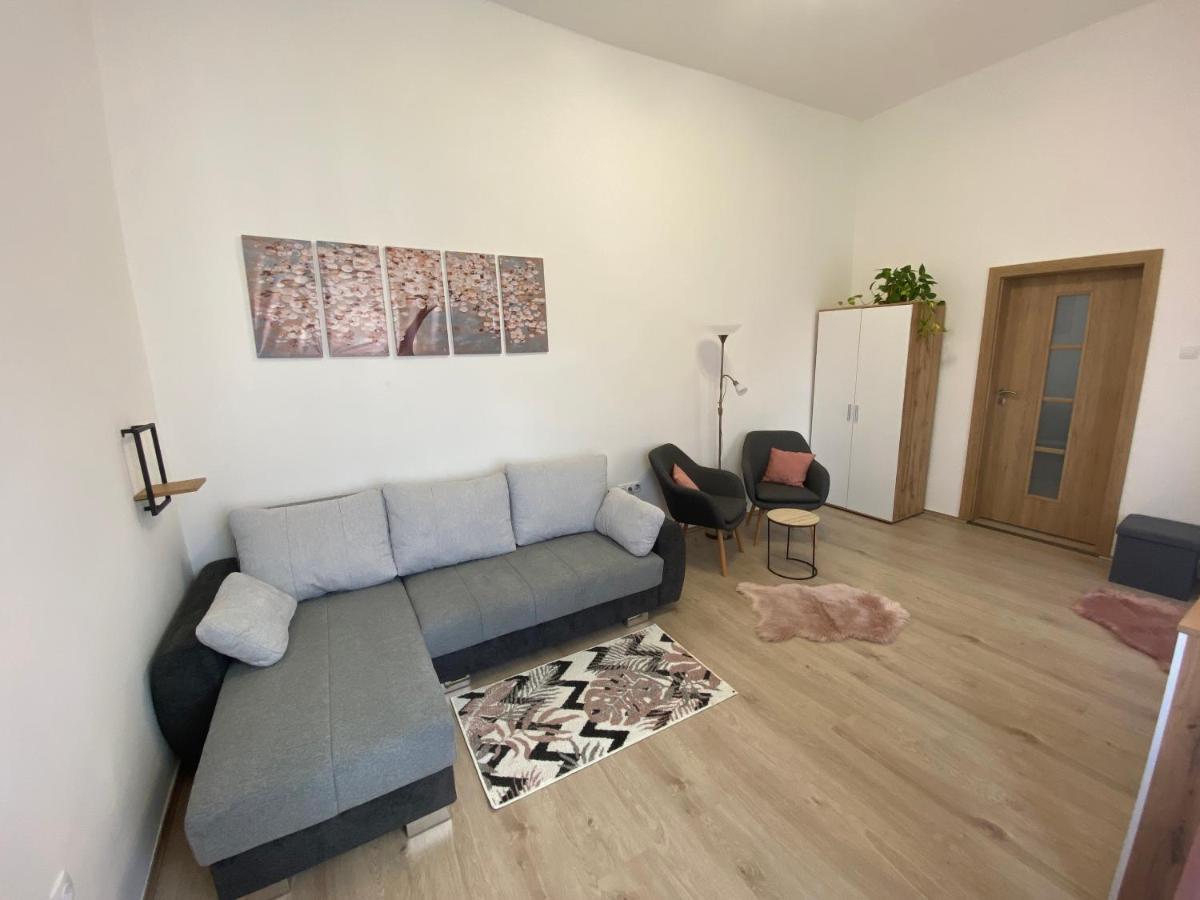 Rad-Var Apartmanhaz Eger Exterior photo